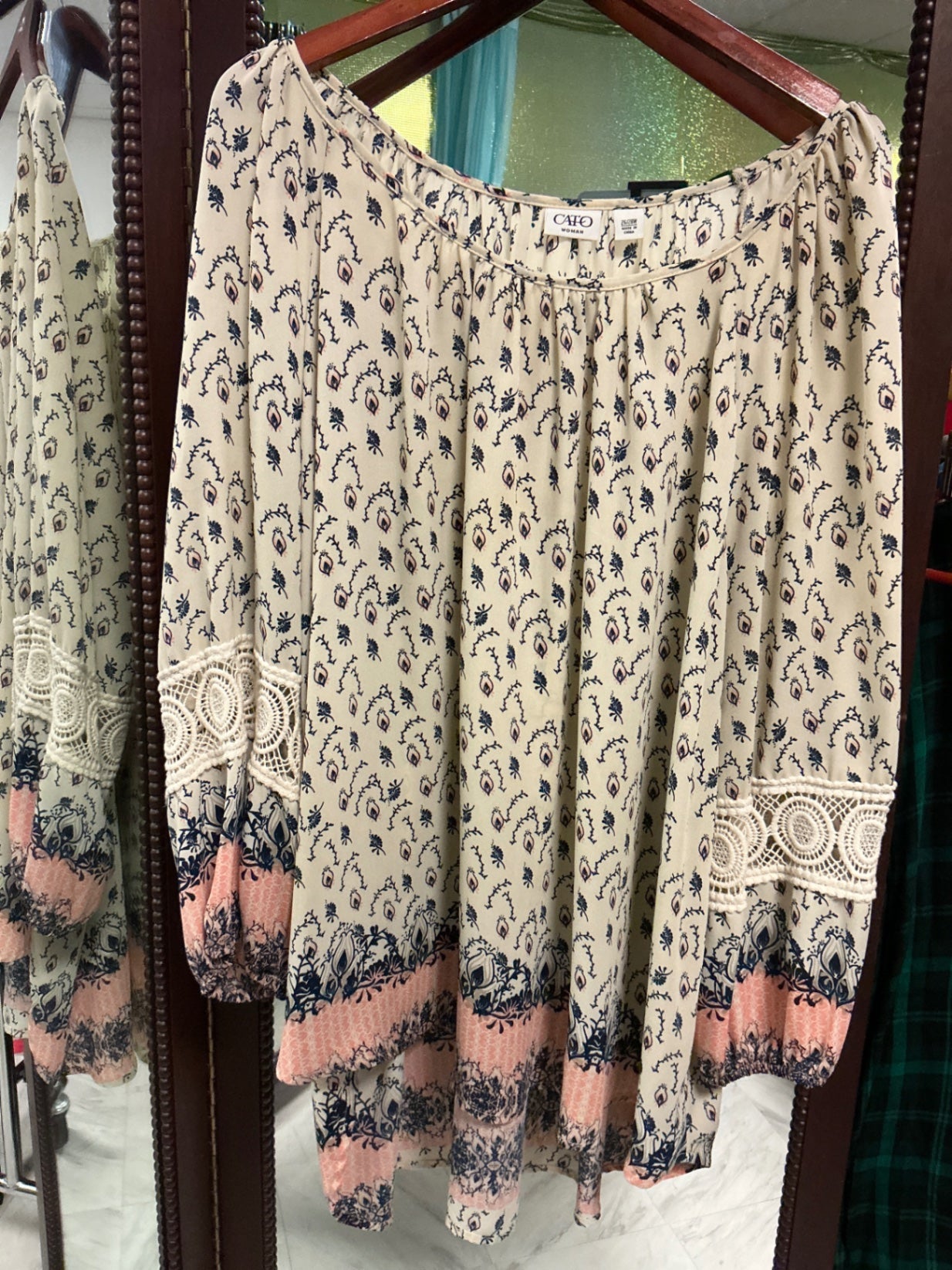 Cato Blouse 26/28 Beige with blue and pink accents