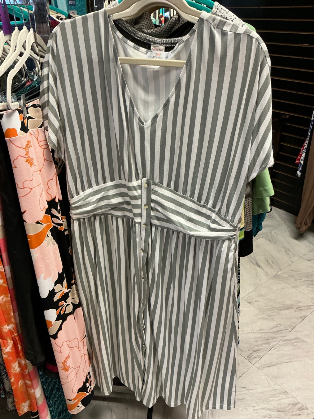 Bailey’s Blossoms Dress XL Gray and White
