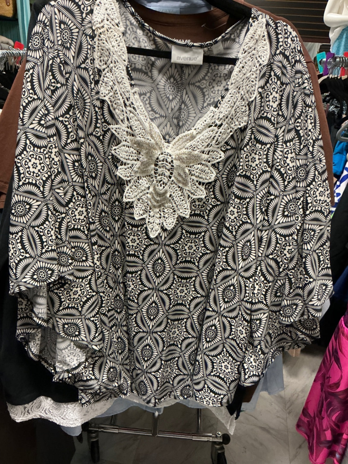 Avenue Blouse 26/28 Black and White