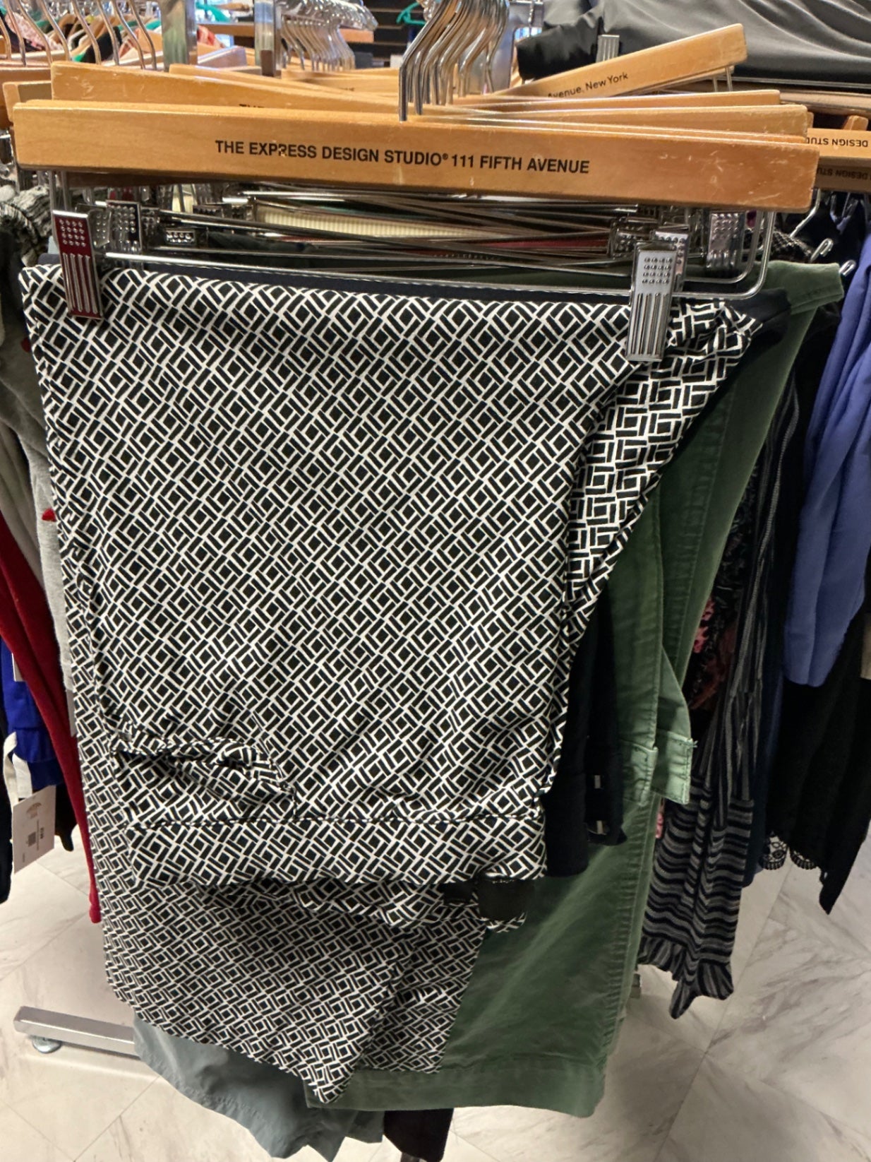 Worthington Stretch Capri 1X Black and White