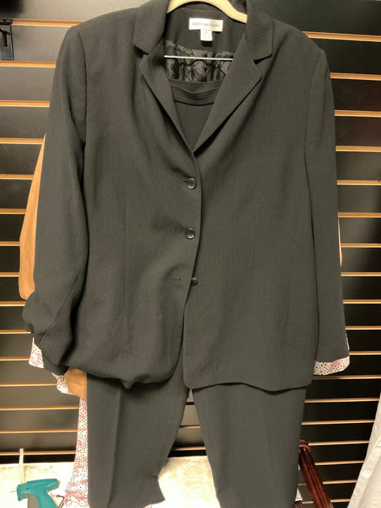 August Max Woman Women's Suit 16 Black