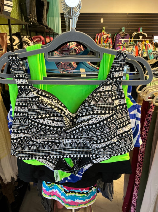 Beach Betty Bikini Top 2X Black and White
