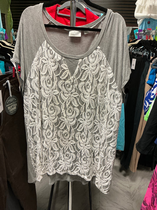 Avenue T-Shirt 30/32 Gray and White