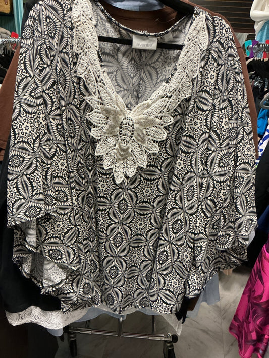Avenue Blouse 26/28 Black and White