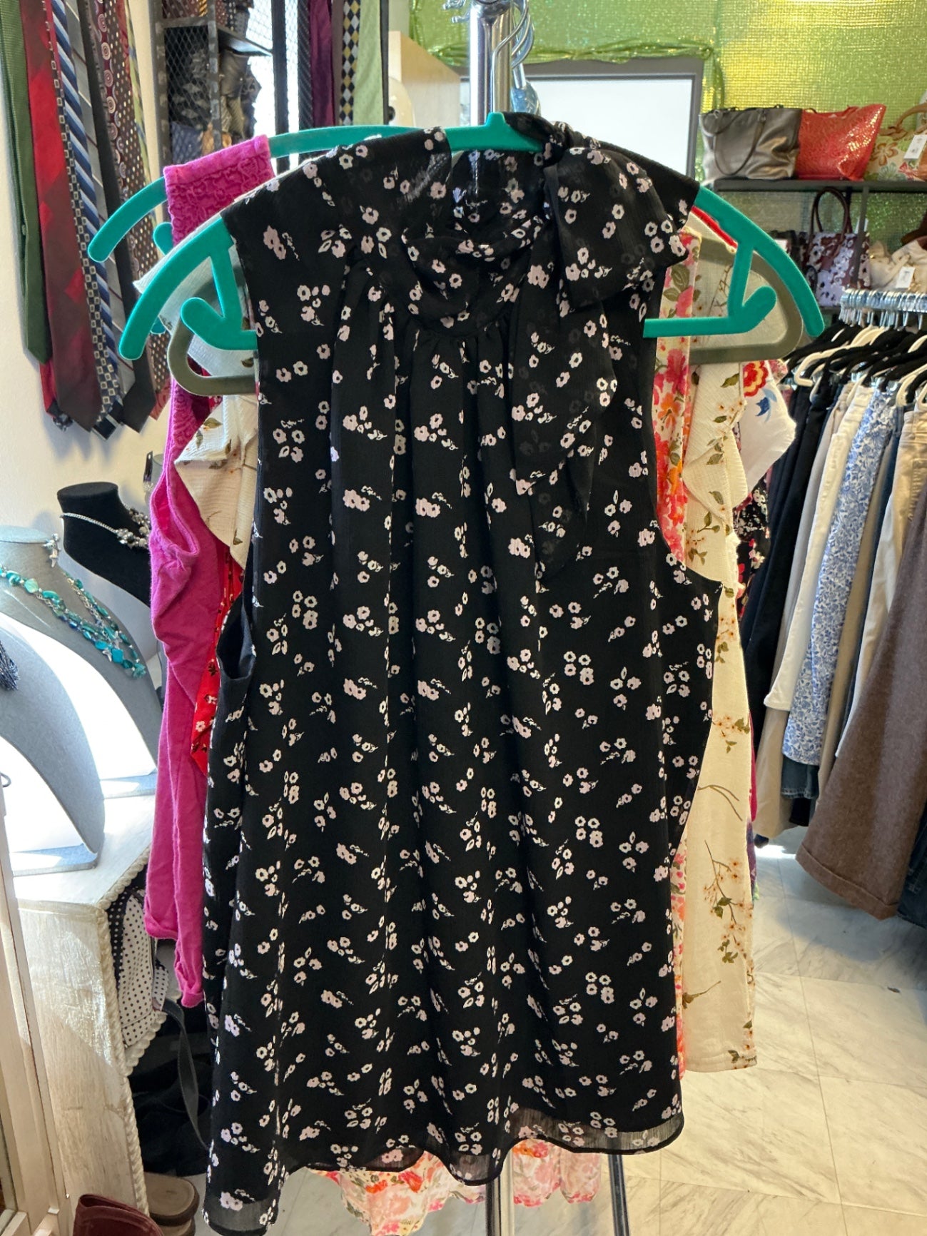 Ann Taylor Sleeveless Top - Black - XL