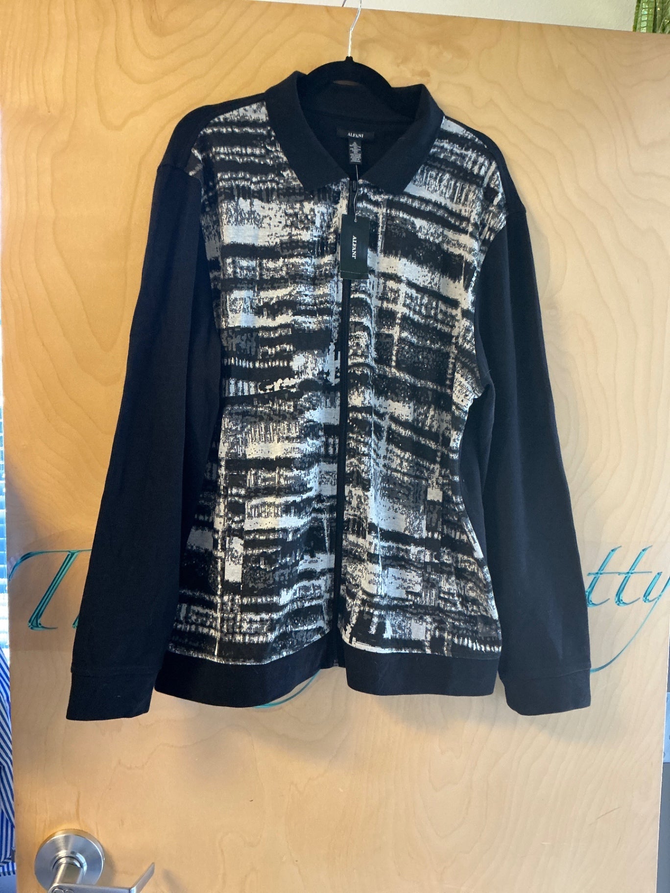ALFANI Zip Up Sweater - Black and White - XL